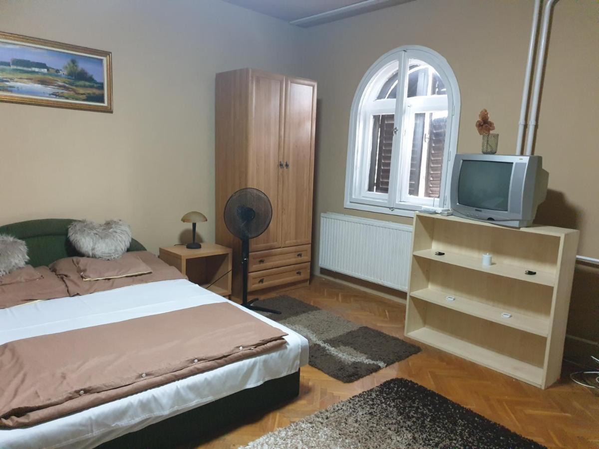 Izisz Debreţin Exterior foto