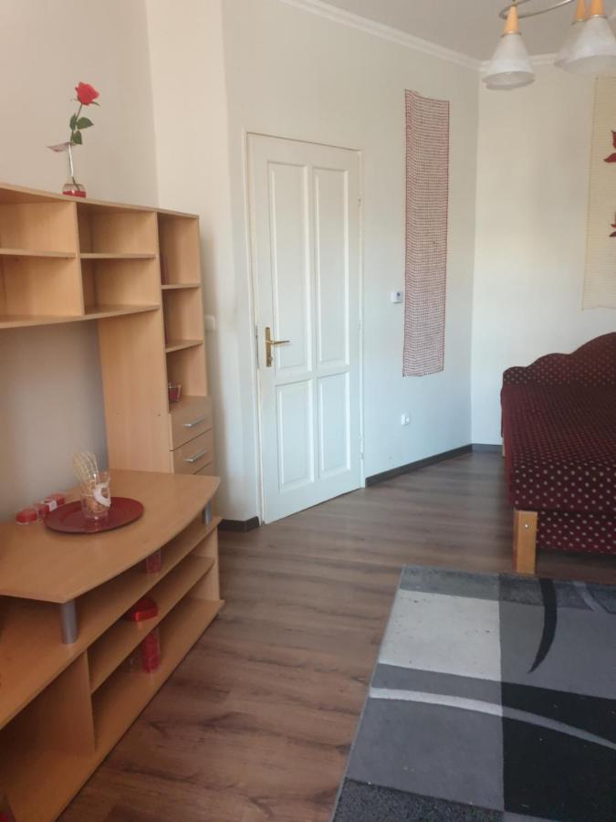Izisz Debreţin Exterior foto